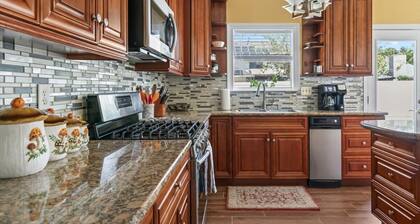 Fully Updated Retreat Mins to Lake! 5 Bathrooms