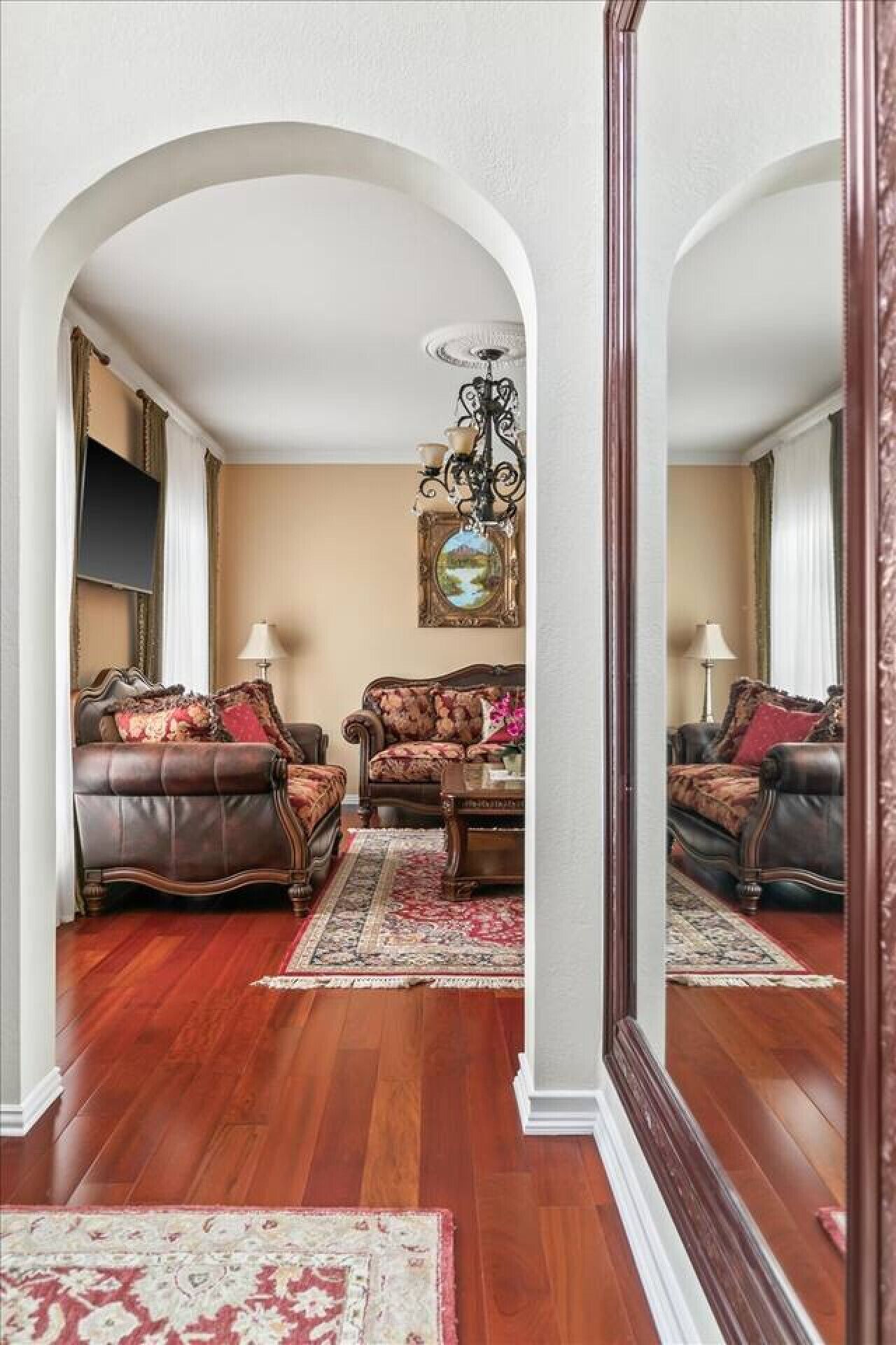 Télévision, cheminée