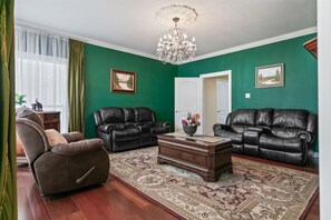 Interior - Fully Updated Retreat | Mins to Lake! 5 Bathrooms (Rowlett)