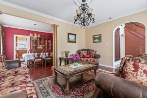 TV, fireplace - Fully Updated Retreat | Mins to Lake! 5 Bathrooms (Rowlett)