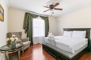 4 bedrooms, desk, iron/ironing board, WiFi - Fully Updated Retreat | Mins to Lake! 5 Bathrooms (Rowlett)