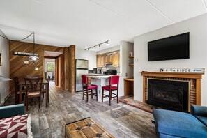 TV, fireplace