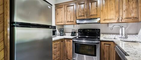 Fridge, microwave, stovetop, dishwasher