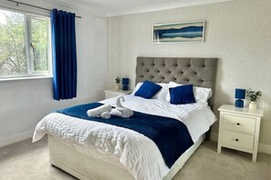 4 bedrooms, WiFi, bed sheets