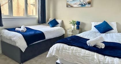 4Bed 2Bath Luxe + Home Cinema