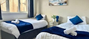4Bed 2Bath Luxe + Home Cinema