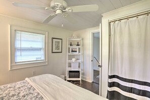 3 bedrooms, desk, iron/ironing board, free WiFi