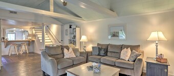 Downtown Treehouse Cottage~Pet Friendly~Walk to Shops Dining & Waterfront