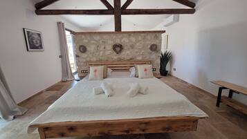 1 chambre, lit parapluie, Wi-Fi gratuit, draps fournis
