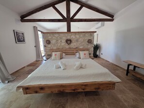 1 bedroom, travel crib, free WiFi, bed sheets