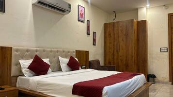 Deluxe Room | Premium bedding, laptop workspace, free WiFi, bed sheets