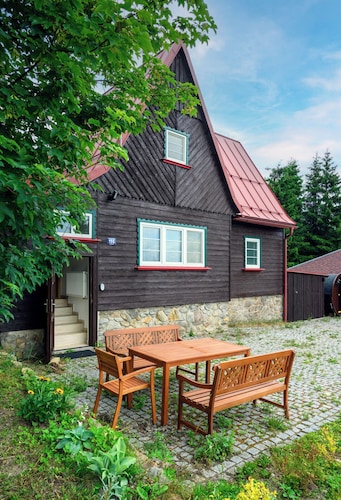 Charming 3-bedroom cabin in beautiful Janské Lázně with sauna, WiFi