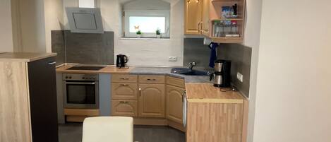 Frigorífico, horno, placa de cocina y lavavajillas