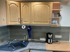 KĂŒhlschrank, Ofen, Herdplatte, GeschirrspĂŒler