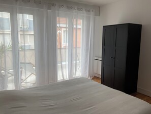 2 chambres, fer et planche à repasser, Wi-Fi gratuit, draps fournis