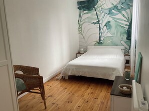 2 bedrooms, iron/ironing board, free WiFi, bed sheets