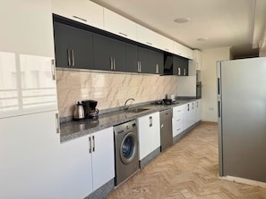 Coffee/tea maker, fridge, microwave, oven