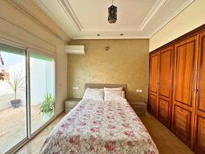 3 bedrooms, iron/ironing board, free WiFi, bed sheets
