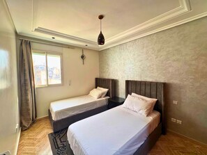 3 chambres, fer et planche à repasser, Wi-Fi gratuit, draps fournis