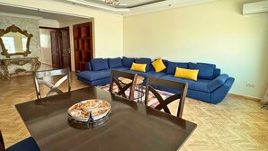 Unclassified image, 4 of 28, button - 3-Bedroom Apartment with Panoramic Rooftop Terrace — Gauthier, Casablanca (Casablanca)