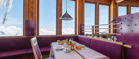 Tägliches inbegriffenes Frühstücksbuffet