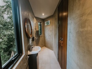 Familienvilla, Balkon | Badezimmer | Haartrockner, Handtücher, Seife, Shampoo