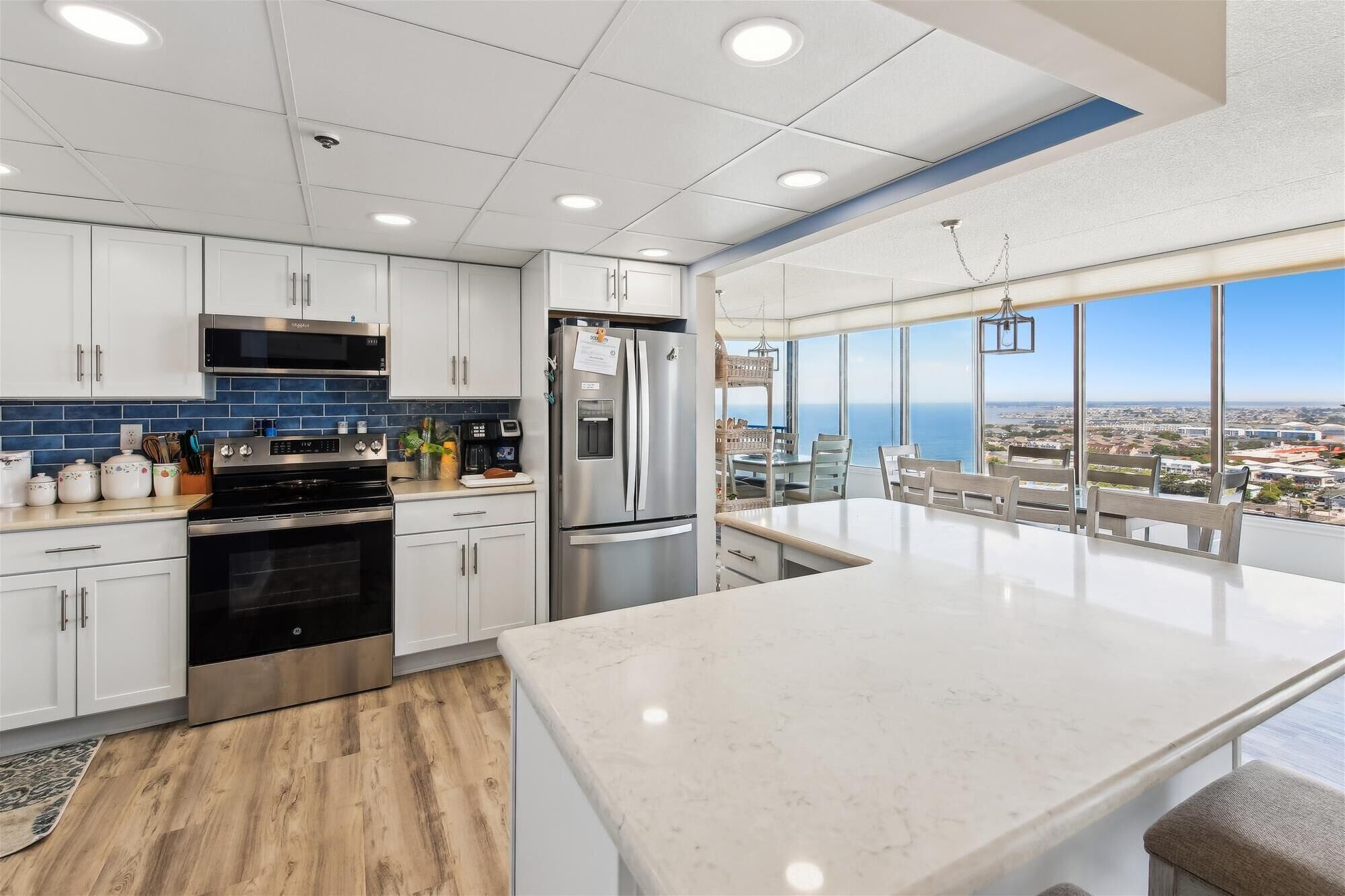 Microwave, dishwasher, coffee/tea maker, toaster