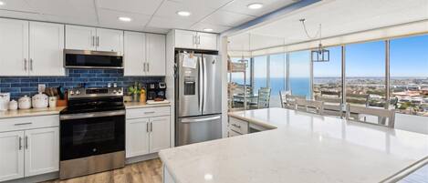 Microondas, lavavajillas, cafetera o tetera y tostadora