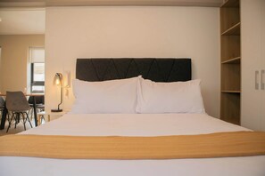 Apartment - w Astounding 1BR in San Isidro (Lima)