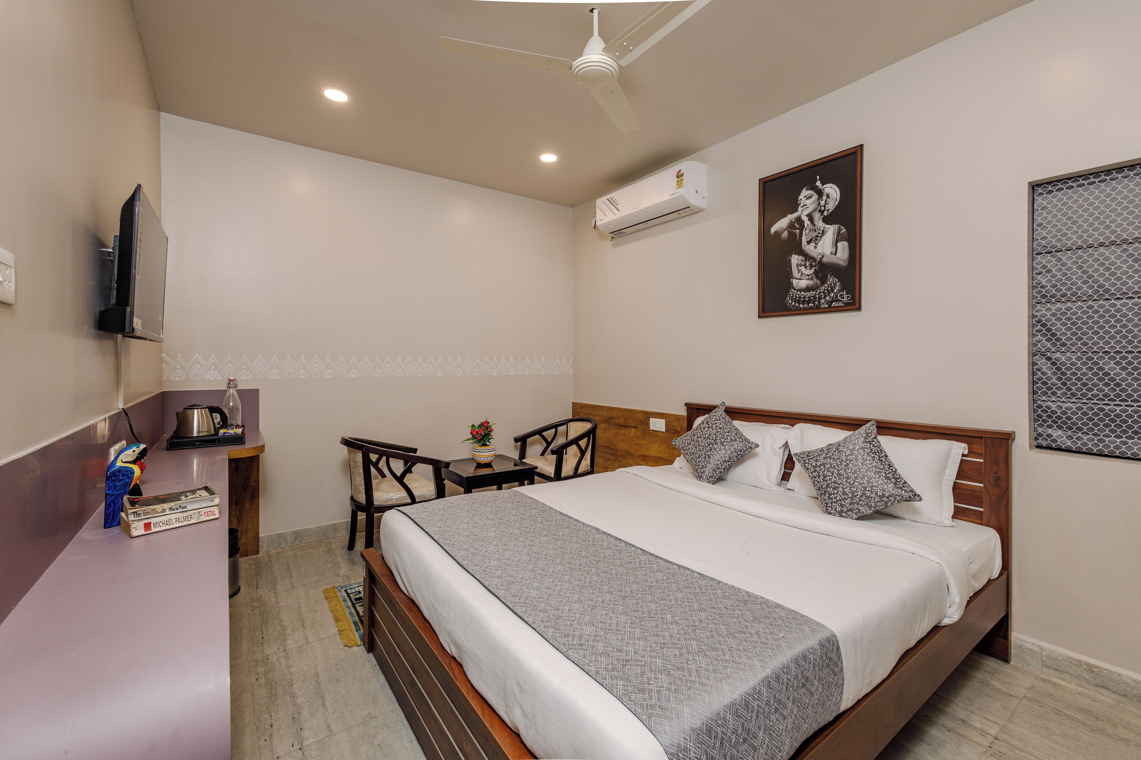 Dobbeltrom – premium, 1 queensize-seng, ikke-røyk, byutsikt | Skrivebord, skrivebord for bærbar PC og wi-fi (inkludert)