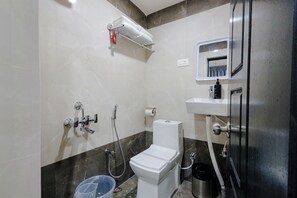 Deluxe kamer, uitzicht op de stad | Badkamer