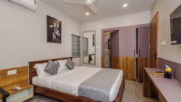 Premium Double Room, 1 Queen Bed, Non Smoking, City View | Desk, laptop workspace, free WiFi