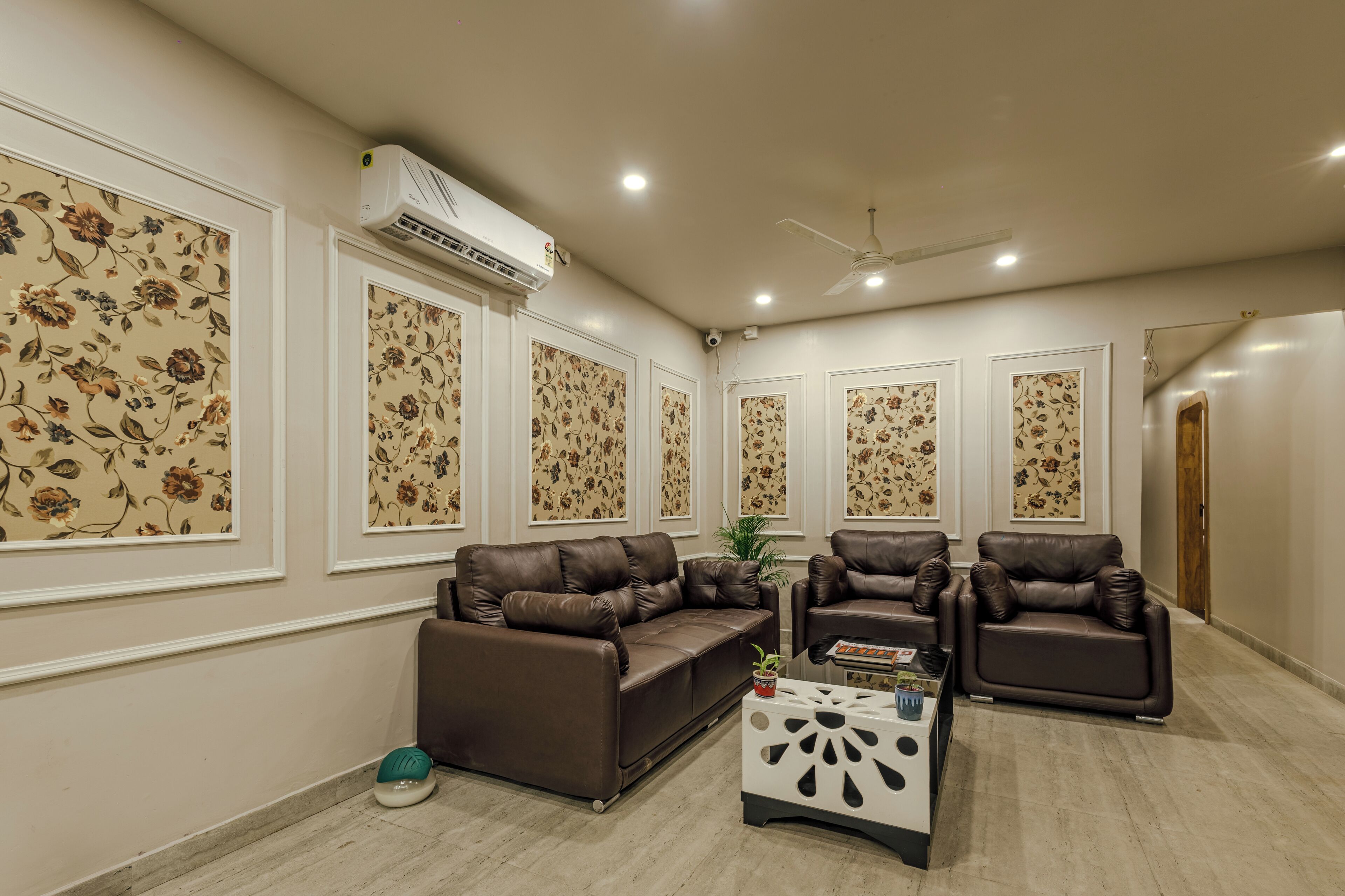 Coin salon dans le hall