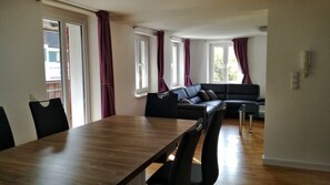 Apartment, 2 Bedrooms, Smoking, Balcony | Living room