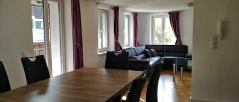 Apartment, 2 Bedrooms, Smoking, Balcony | Living room