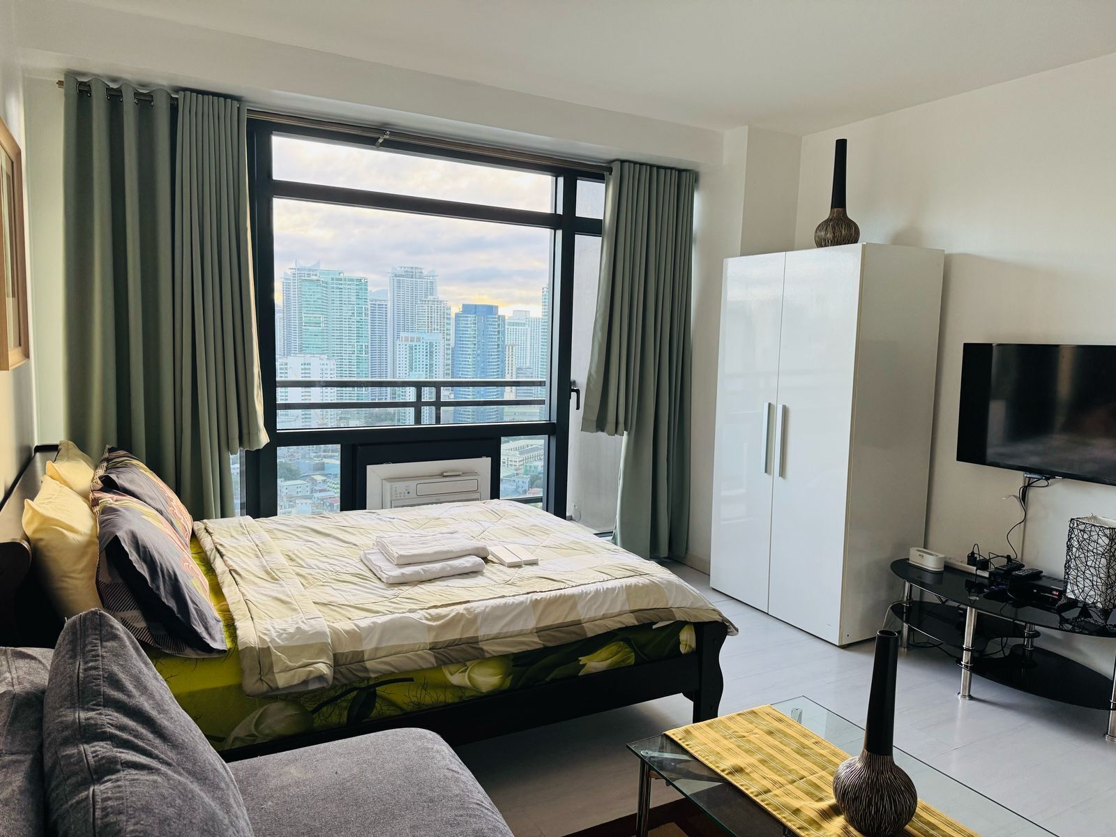 In-room safe, free WiFi