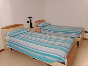 Fer et planche à repasser, draps fournis