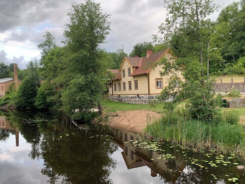Historic apartment by Mörrumsån with its own jetty