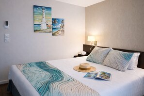 Chambre Familiale | Literie de qualité supérieure, coffres-forts dans les chambres, bureau