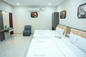 Quadruple Room | Desk, laptop workspace, iron/ironing board, free WiFi - RMV Inn (Katpadi)