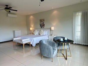 3 slaapkamers, een strijkplank/strijkijzer, gratis wifi, beddengoed
