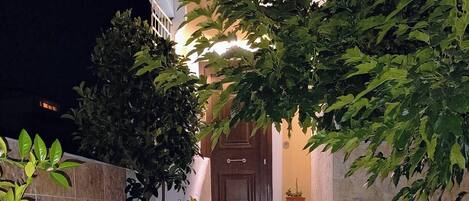 تفاصيل الفندق من الخارج