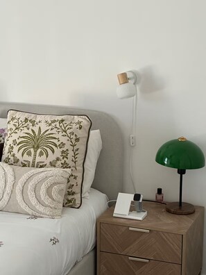 2 slaapkamers, een bureau, een strijkplank/strijkijzer, wifi