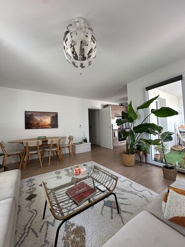 Appartement lumineux avec terrasse parking privé