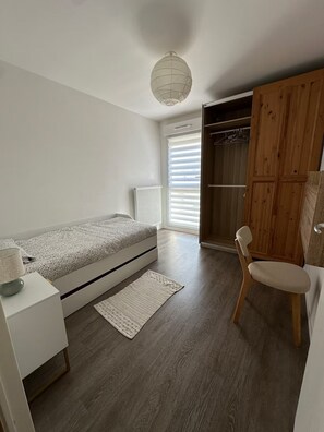 2 quartos, ferros/tábuas de passar roupa, Wi-Fi, roupa de cama