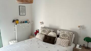 2 chambres, fer et planche à repasser, Wi-Fi, draps fournis