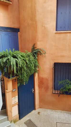 Exterior detail - 1800s fisherman's apartment in the old center of Collioure (Collioure)