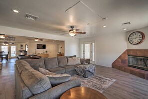 House (5 Bedrooms) | Interior - Putting Green & Pool Table: Lake Havasu City Gem! (Lake Havasu City)