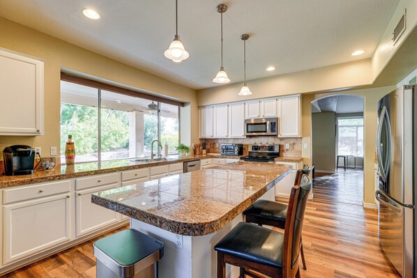 House (5 Bedrooms) | Interior - 3 Mi to Granite Reef: Spacious Retreat w/ Pool (Mesa)