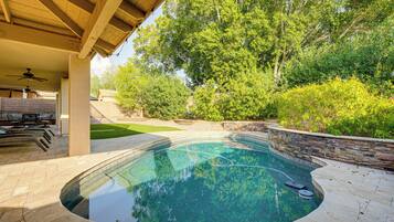 House (5 Bedrooms) | Interior